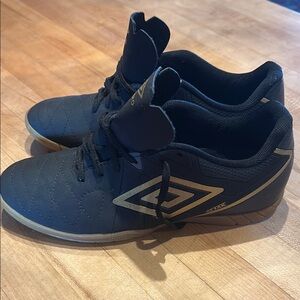 Umbro Attak Black and Gold Shoes Sneaker Men’s Size 7.5